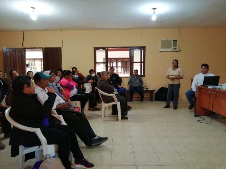 Taller de evaluación y Reajuste del currículo Regionalizado Guarayos con los Directores, maestras y maestros  del Distrito de Ascensión