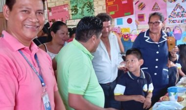 FERIA EDUCATIVA EN U.E. CARMEN URDININEA DE MAGDALENA