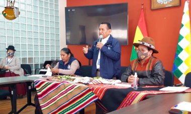 Taller de “Armonización del Currículo Regionalizado de la Nación Aymara con el Currículo Base desde la visión de las Naciones y Pueblos Indígena Originario Campesinos”