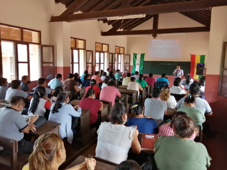 Encuentro de maestras y maestros del distrito de Urubicha Guarayos