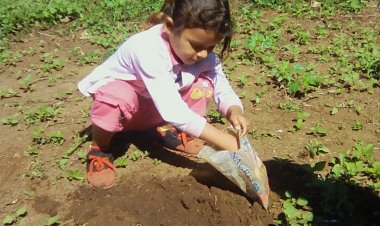 En el dia Internacional de la Madre Tierra nuestros niños del Nido Bilingue Familiar expresan un mensaje de amor a su tierra hermosa desde San Joaquin de agua dulce.