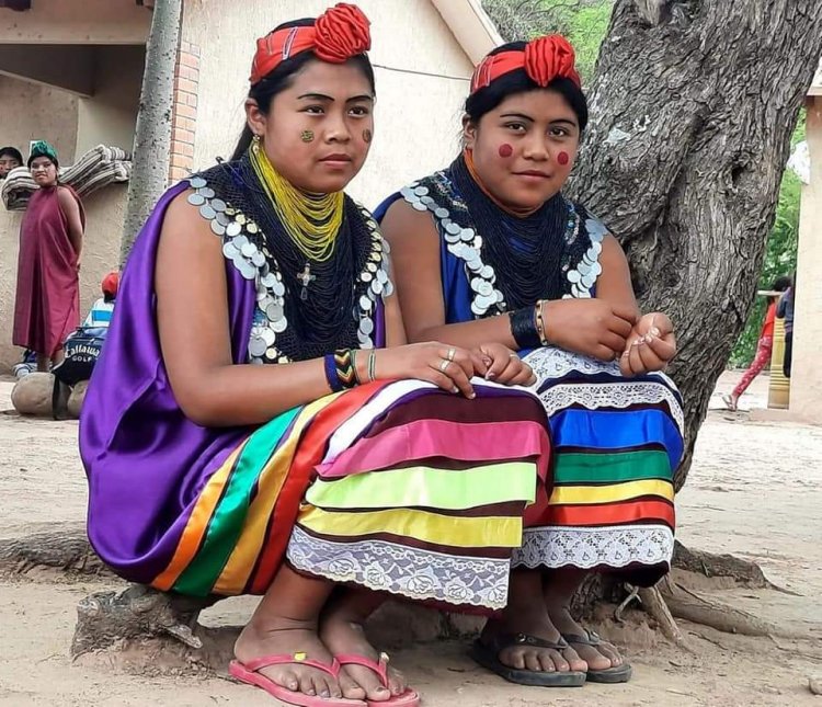 Bolivia: Mujeres guaraníes sostienen la economía de sus hogares con artesanías ancestrales