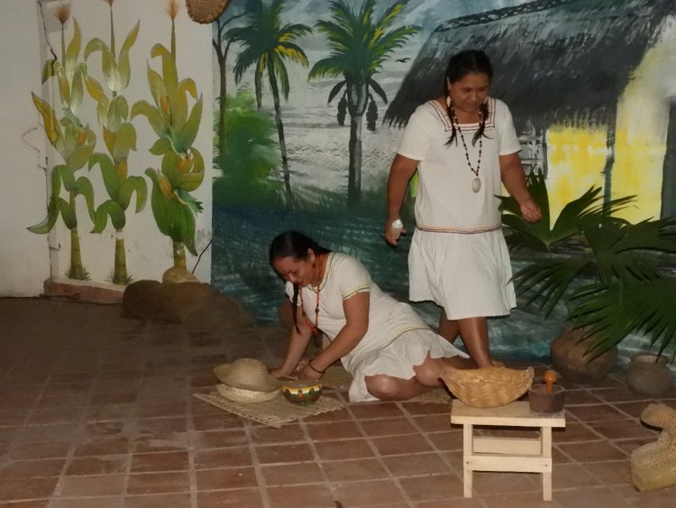Representación del Pueblo Gwarayu en "Larga Noche de Museos" en la ciudad de Santa Cruz