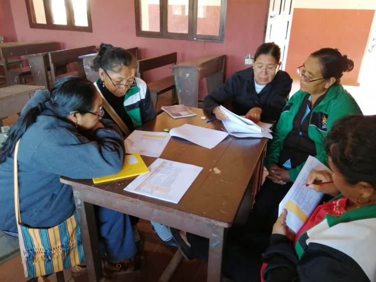 Realización del taller de evaluación y Reajuste del currículo Regionalizado Guarayo con maestras y maestros del núcleo Tokai, del Distrito educativo de Urubichá del pueblo indígena guarayo