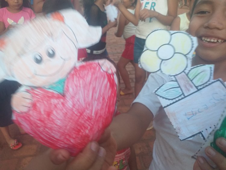 Niñas y niños de Nido Bilingüe Joaquiniano, elaboraron tarjetas de felicitación para la Nena (Mamá) usando su propia creatividad, expresando sus mejores deseos en nuestro idioma, EJWO´IN SESEKI NENA (feliz día Mamá)