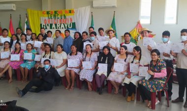 Entrega de Certificados de Uso de la Lengua Originaria Gwarayu a estudiantes de la ESFM Concepción