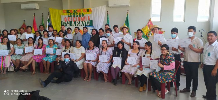 Entrega de Certificados de Uso de la Lengua Originaria Gwarayu a estudiantes de la ESFM Concepción