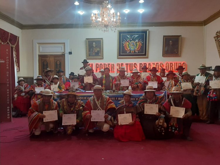 El IPELC entrega certificados en lenguas originarias a Jiliris, Kuraj Mallkus y Mama Thallas de los diferentes Suyus afiliados al CONAMAQ