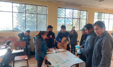 YACHAY WASIKUNAMANTA PACHA QHICHWA SIMINCHIKTA KHUSKAMANTA KALLPACHASPA (JUNTOS REVITALIZANDO NUESTRO IDIOMA QUECHUA DESDE EL AMBITO DE LA EDUCACION)