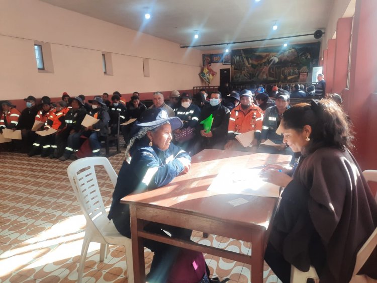 EL ILC Quechua  Evalua a todo el personal de obras públicas  en  la ciudad  de Cochabamba.