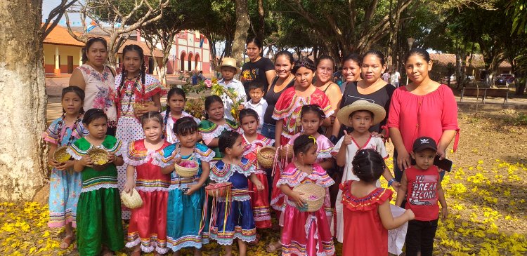 El ILC/Joaquiniano participa de la feria de la tradición Joaquiniana en homenaje a la fundación del pueblo con apoyo de madres de familia