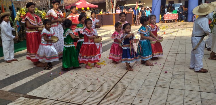 El ILC/Joaquiniano participa de la feria de la tradición Joaquiniana en homenaje a la fundación del pueblo con apoyo de madres de familia