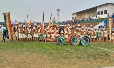 Estudiantes de la U.E  Tres Isla participan en el concurso de bandas festival de danzas estudiantiles
