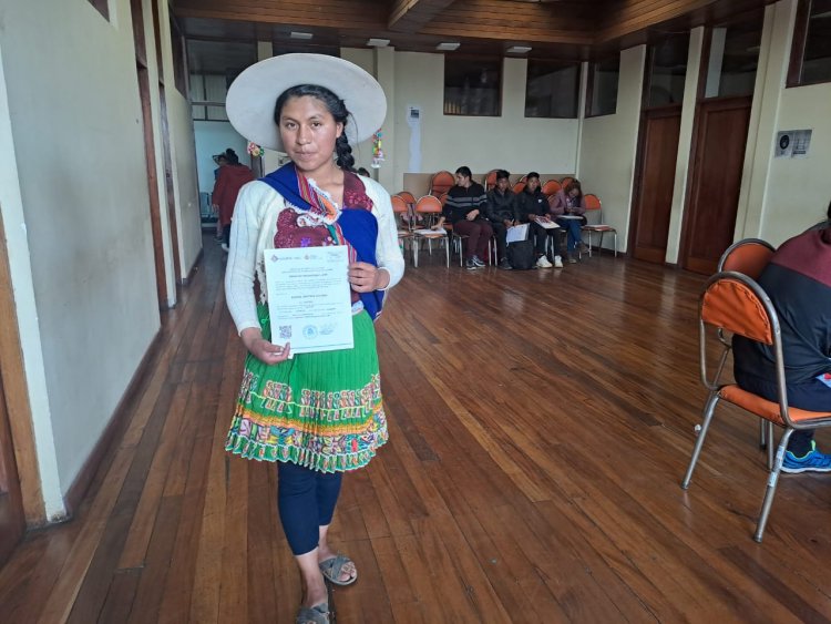 ILC Quechua - QHIRUSIK qhichwa jatun wasi chaninchachkan modalidad B1 ñisqata pikunachus  mama yachay wasiman yaykuyta munachkanku