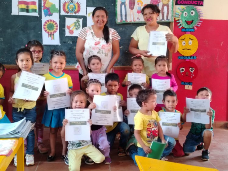 ENTREGA DE CARTILLAS EDUCATIVAS AL NIDO LINGUISTICO "TIPOREKCHI" DE LA U.E ANGELICA BARTHELEMY DE OJOPI