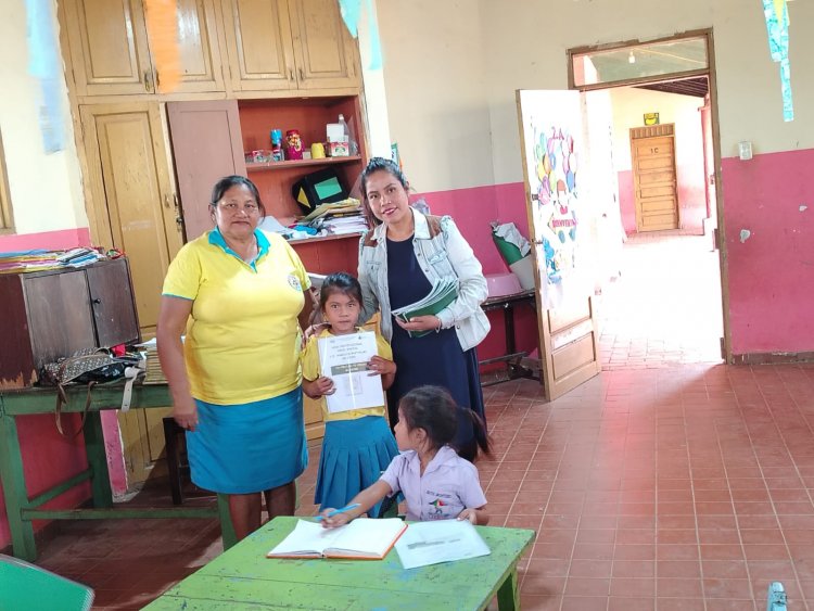 ENTREGA DE CARTILLAS EDUCATIVAS AL NIDO LINGUISTICO "TIPOREKCHI" DE LA U.E ANGELICA BARTHELEMY DE OJOPI