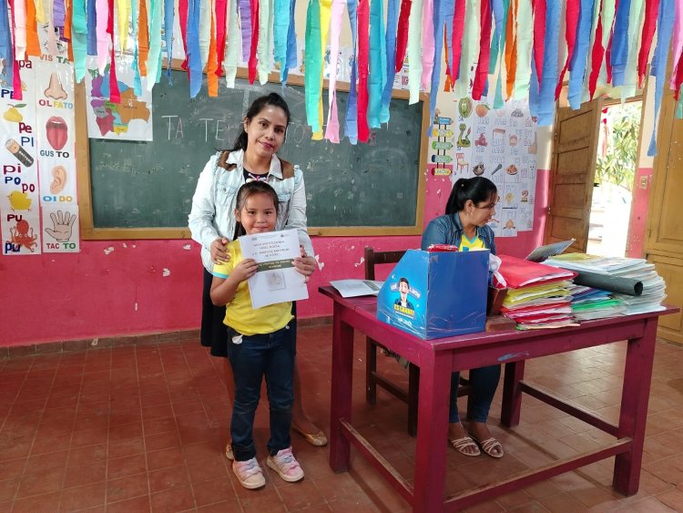 ENTREGA DE CARTILLAS EDUCATIVAS AL NIDO LINGUISTICO "TIPOREKCHI" DE LA U.E ANGELICA BARTHELEMY DE OJOPI