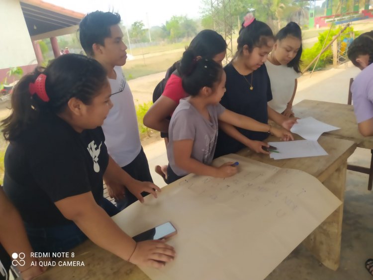 Estudiantes de Yaguarú se capacitan en escritura de la lengua Guarayu con el apoyo del (ILC-GW)