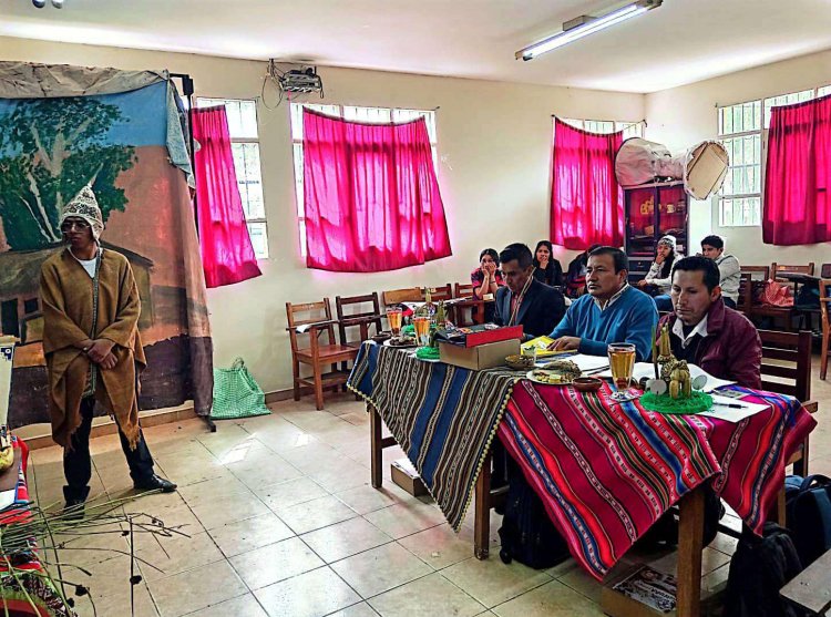 ILC - Quechua / QHIRUSIK Wasi Quchapampa llaqtapi "Manuel Ascencio Villarroel de Paracaya" Mama Yachaywasi YUSIYAJU- Puquchiymanta Chaninchaypi karqanku.