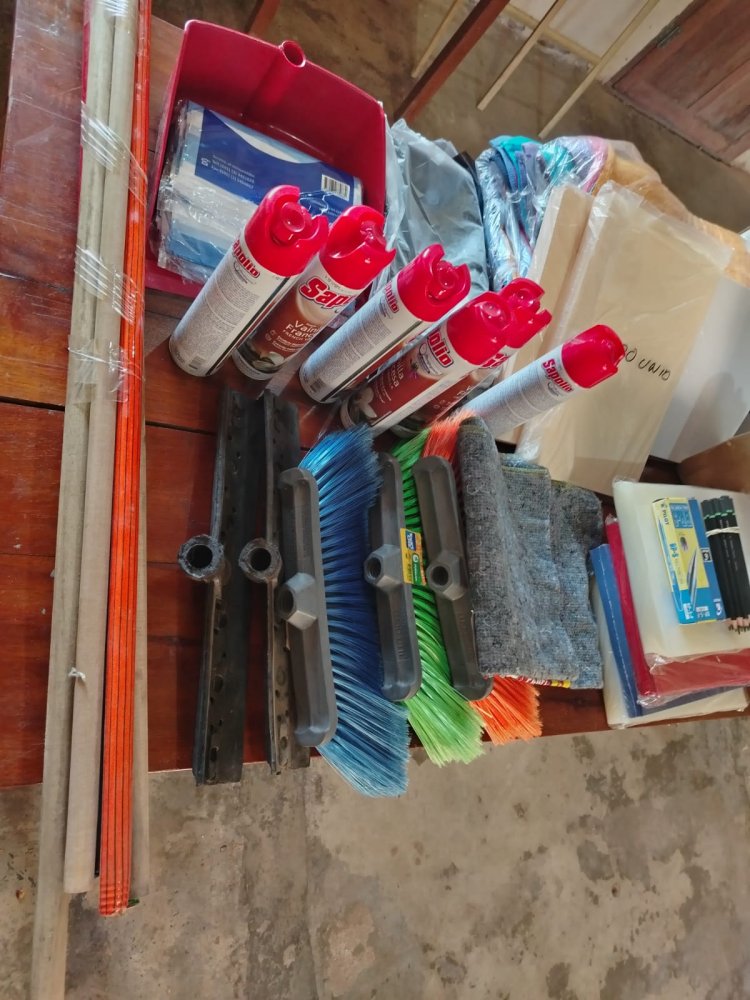 EL GOBIERNO MUNICIPAL DE BAURES REALIZA LA ENTREGA DE MATERIAL DE ESCRITORIO Y DE LIMPIEZA AL INSTITUTO DE LENGUA Y CULTURA BAURE
