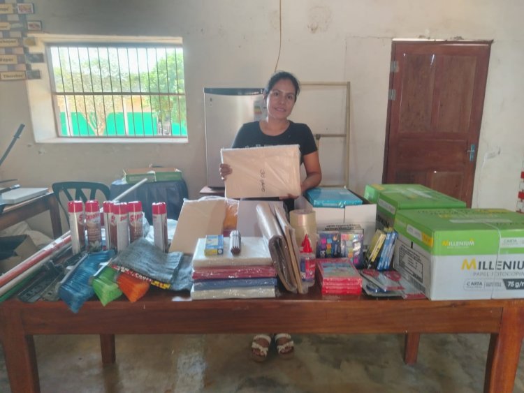 EL GOBIERNO MUNICIPAL DE BAURES REALIZA LA ENTREGA DE MATERIAL DE ESCRITORIO Y DE LIMPIEZA AL INSTITUTO DE LENGUA Y CULTURA BAURE