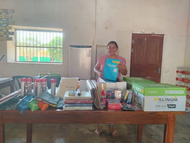 EL GOBIERNO MUNICIPAL DE BAURES REALIZA LA ENTREGA DE MATERIAL DE ESCRITORIO Y DE LIMPIEZA AL INSTITUTO DE LENGUA Y CULTURA BAURE