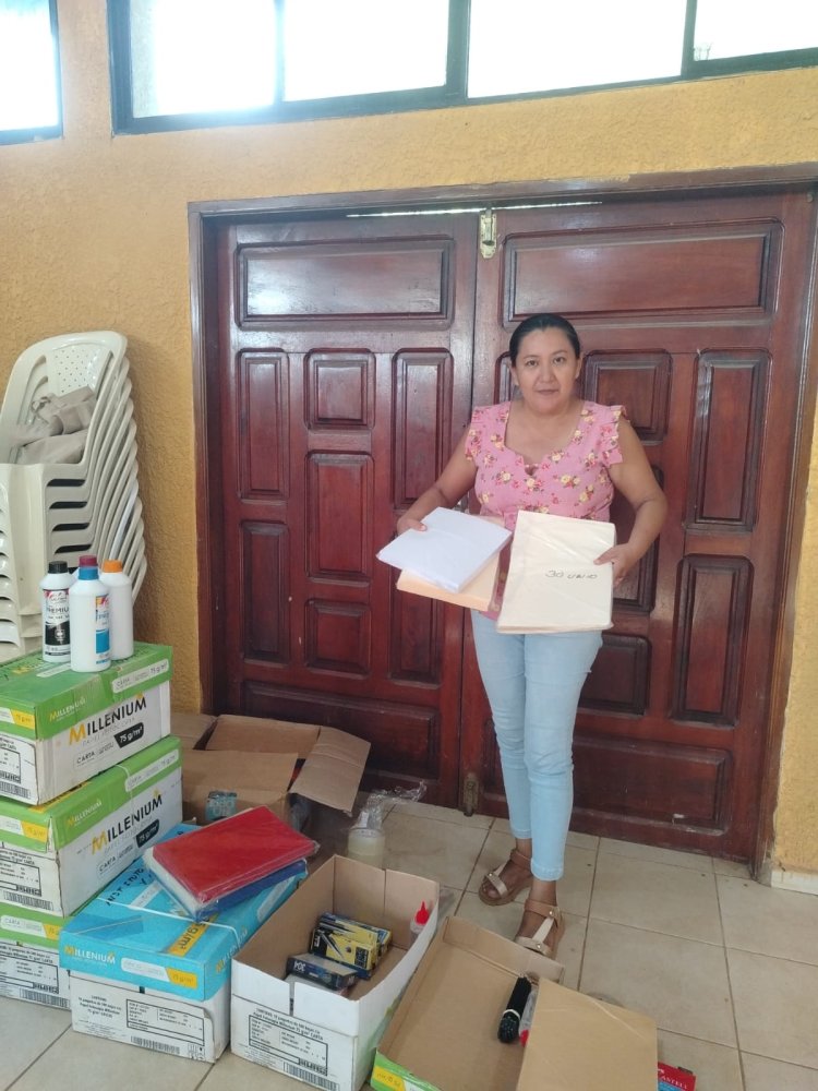 EL GOBIERNO MUNICIPAL DE BAURES REALIZA LA ENTREGA DE MATERIAL DE ESCRITORIO Y DE LIMPIEZA AL INSTITUTO DE LENGUA Y CULTURA BAURE