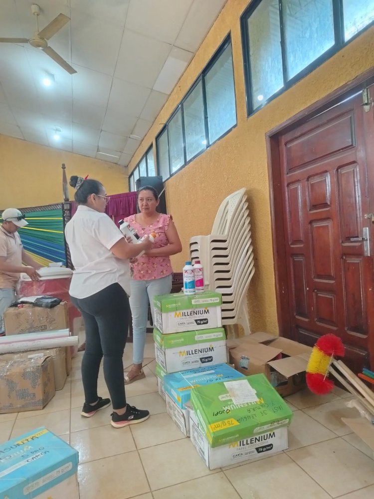 EL GOBIERNO MUNICIPAL DE BAURES REALIZA LA ENTREGA DE MATERIAL DE ESCRITORIO Y DE LIMPIEZA AL INSTITUTO DE LENGUA Y CULTURA BAURE