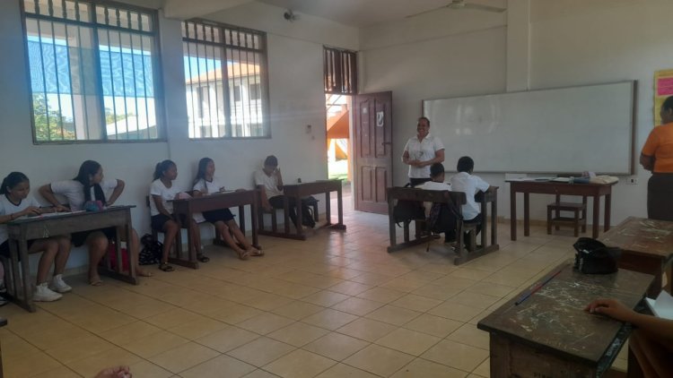 #IPELC #ILC-BAURE "SHI VIKAROW TO KAROWONONEV ESKOELIYE CARMELO PARADA" EL INSTITUTO DE LENGUA Y CULTURA BAURE REALIZA LA VISITA A LA U.E CARMELO PARADA, PARA HACER EL RESPECTIVO ACOMPAÑAMIENTO A LOS MAESTROS Y ESTUDIANTES EN LA IMPLEMENTACIÓN DE LA LENGUA ORIGINARIA BAURE EN EL AULA