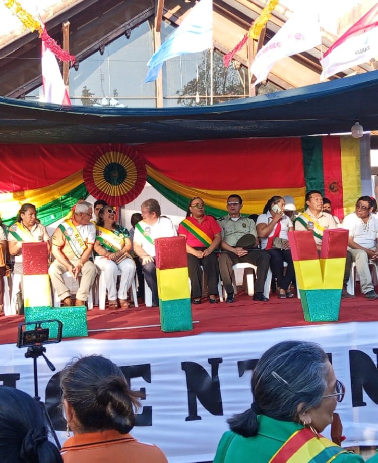 ILC-GWARAYU acompaña a la Dirección Distrital en el desfile cívico del Bicentenario