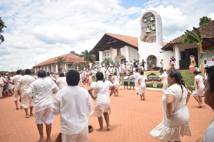 Actividades del ILC-GWARAYU en la celebración del Día de la Tradición en el Distrito de Urubicha