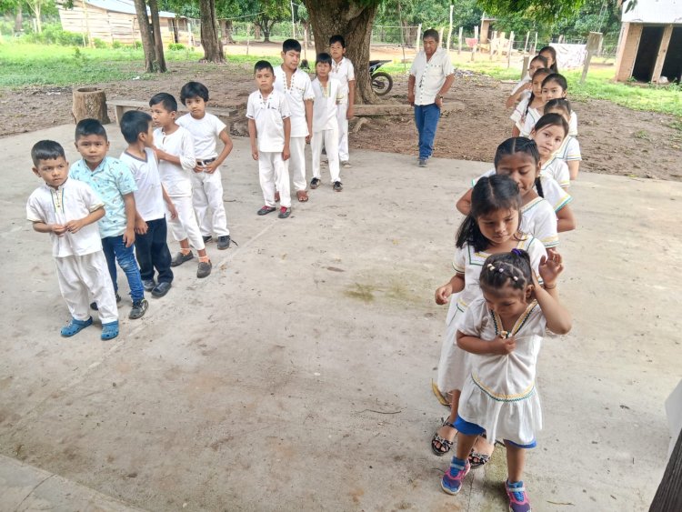 Entrega de material didáctico para fortalecer la enseñanza de la lengua Guarayu