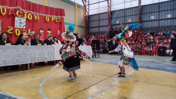 ILC - Quechua. "Tomas Katari- Kurusa Llawi" Qhichwa Runa Simi Kawsay jatun wasi,  (ILCQ), Quchapampa, Chukichaka, P'utuqsi kitipi ima  ERCE- OPCE 2026 qhawariy kamachiy llamk’ay ruwayninkupi  yanapakuchkan, kay yanapakuyninwan  imayna yachaywasikunapi yachaqay llamk’ay thatkiskan chayta yachanapaq, chaypaqtaq juk llamk'ana wasijina llamk'arispa kachkanku.